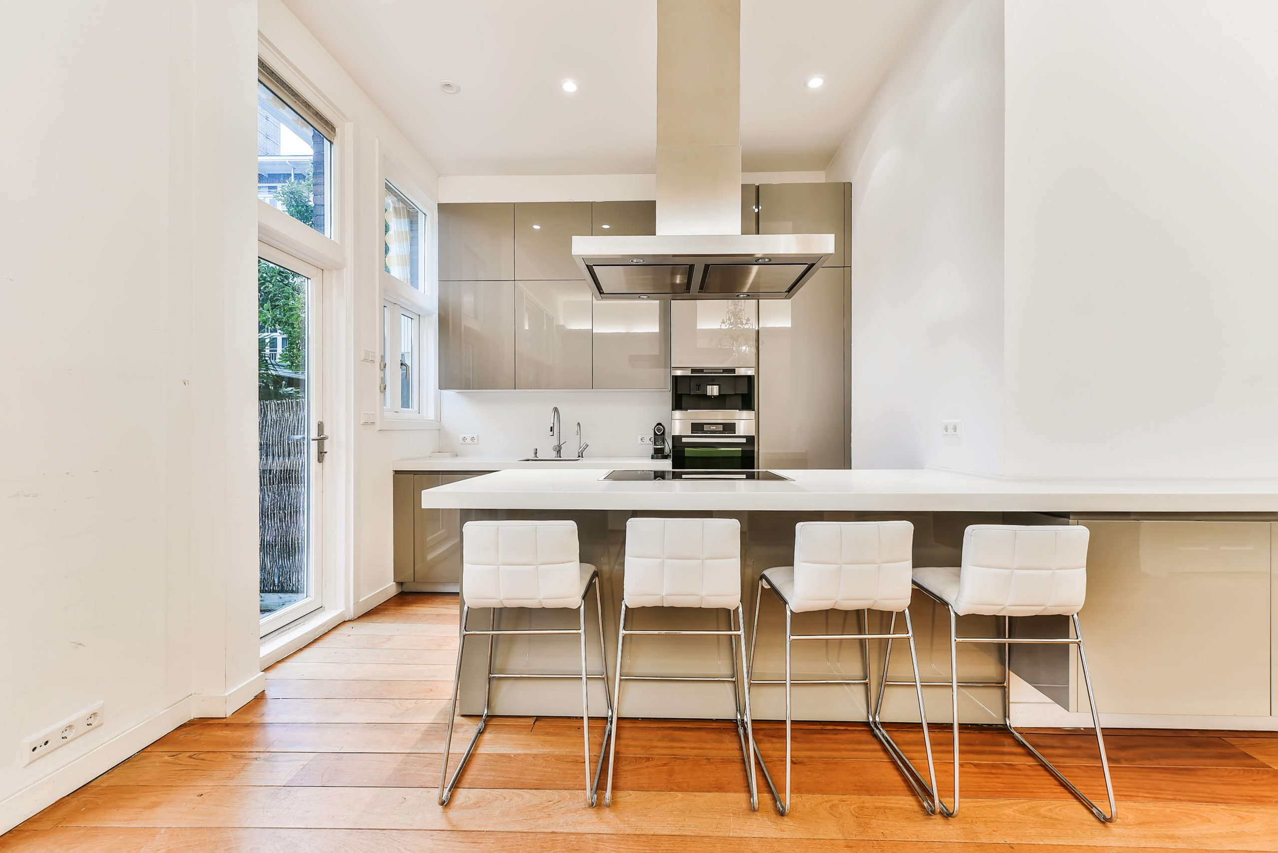 interior-of-modern-kitchen-at-home-WSR58TQ